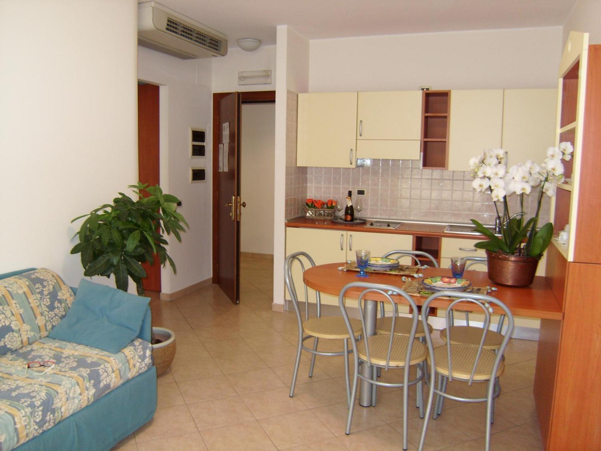 Residence Torre Del Mar Alba Adriatica Rum bild