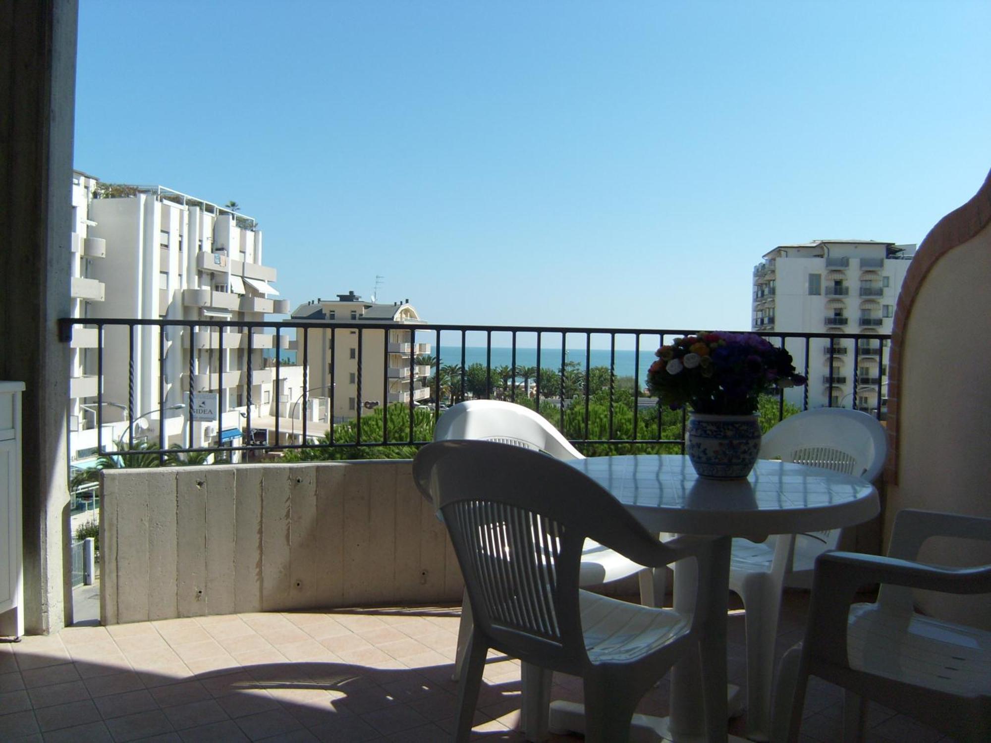 Residence Torre Del Mar Alba Adriatica Rum bild