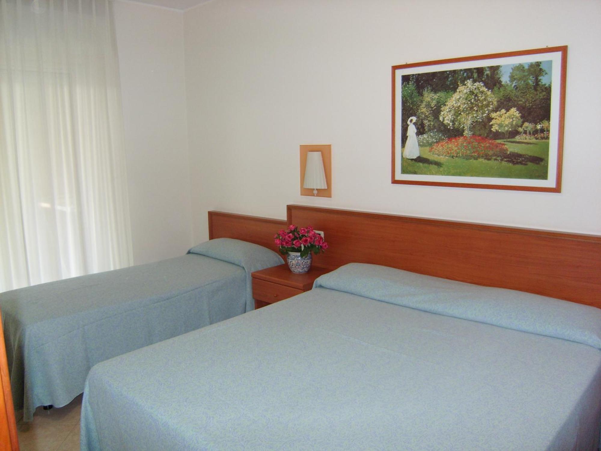 Residence Torre Del Mar Alba Adriatica Rum bild