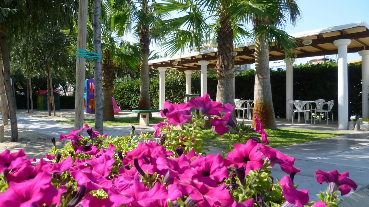 Residence Torre Del Mar Alba Adriatica Exteriör bild