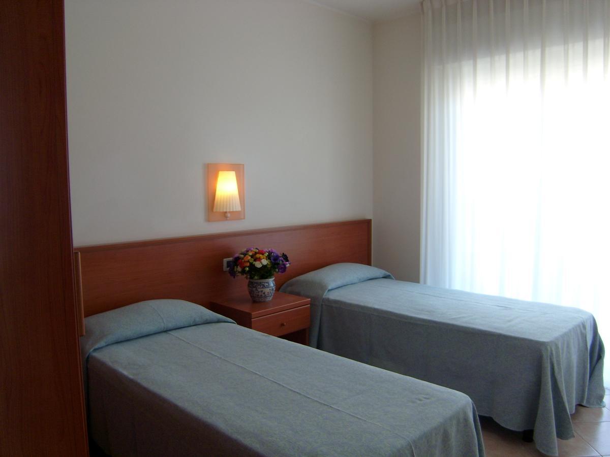 Residence Torre Del Mar Alba Adriatica Exteriör bild