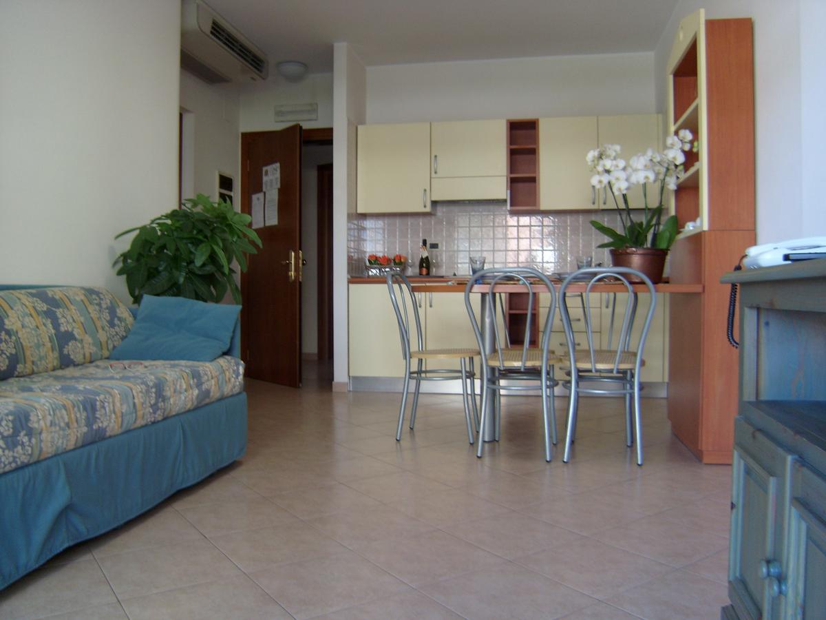 Residence Torre Del Mar Alba Adriatica Exteriör bild