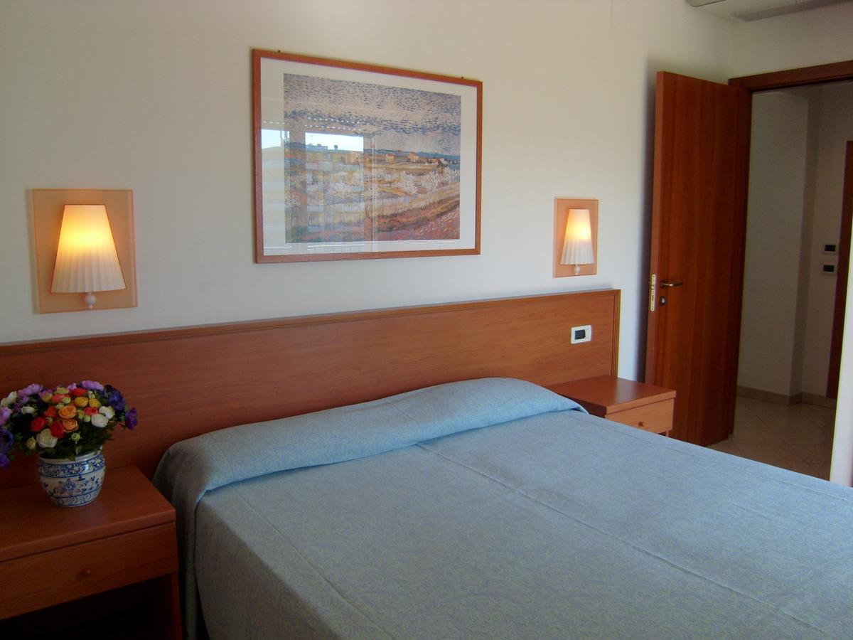 Residence Torre Del Mar Alba Adriatica Rum bild