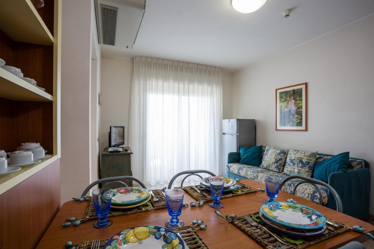 Residence Torre Del Mar Alba Adriatica Exteriör bild